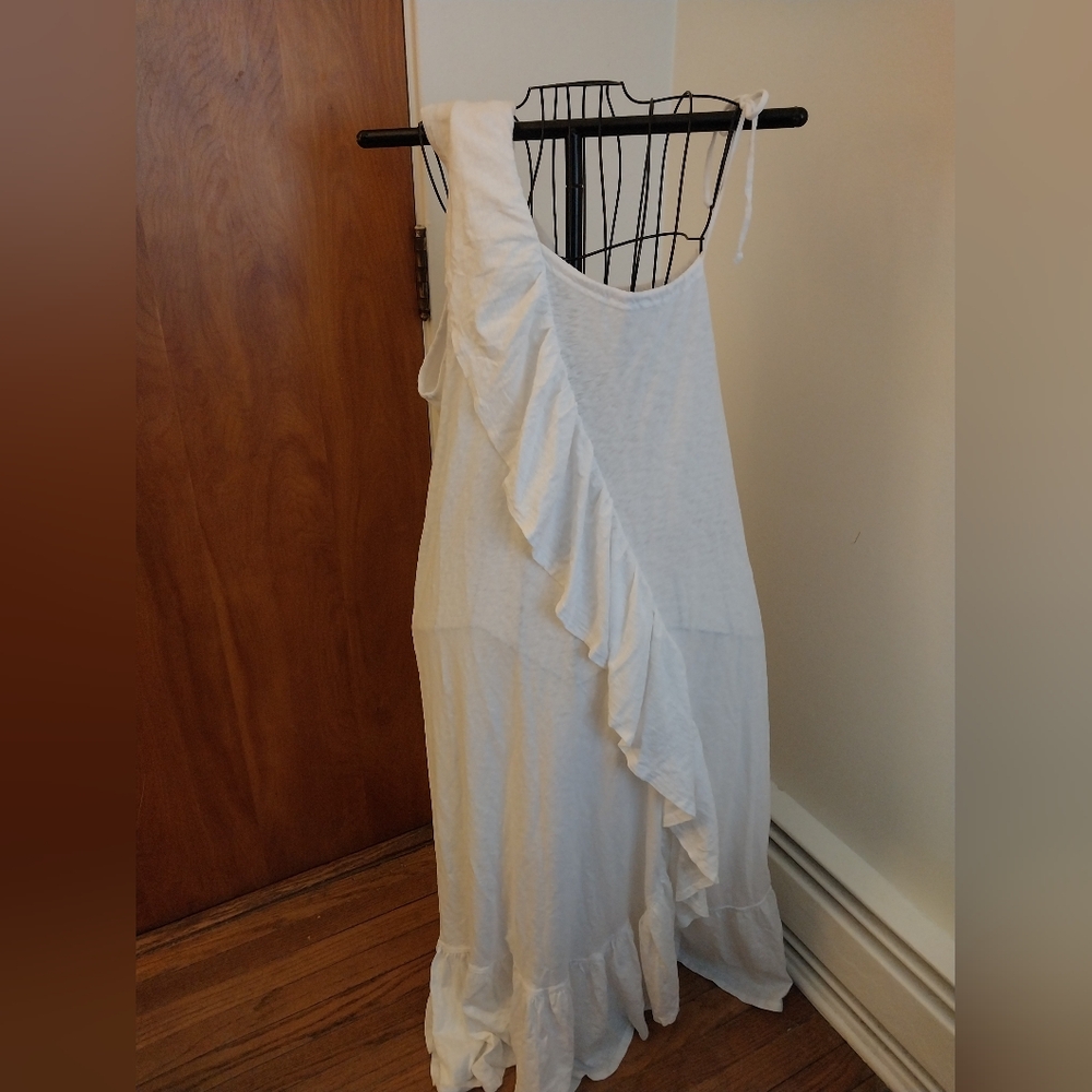 Free People NWT size XS Elegant White Ruffle Dress Beach Wear.